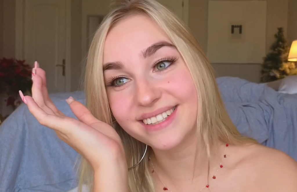 Shout Out To Beautiful Teen Trying To Make It In Cams, Click Here To Chat With Her For Free