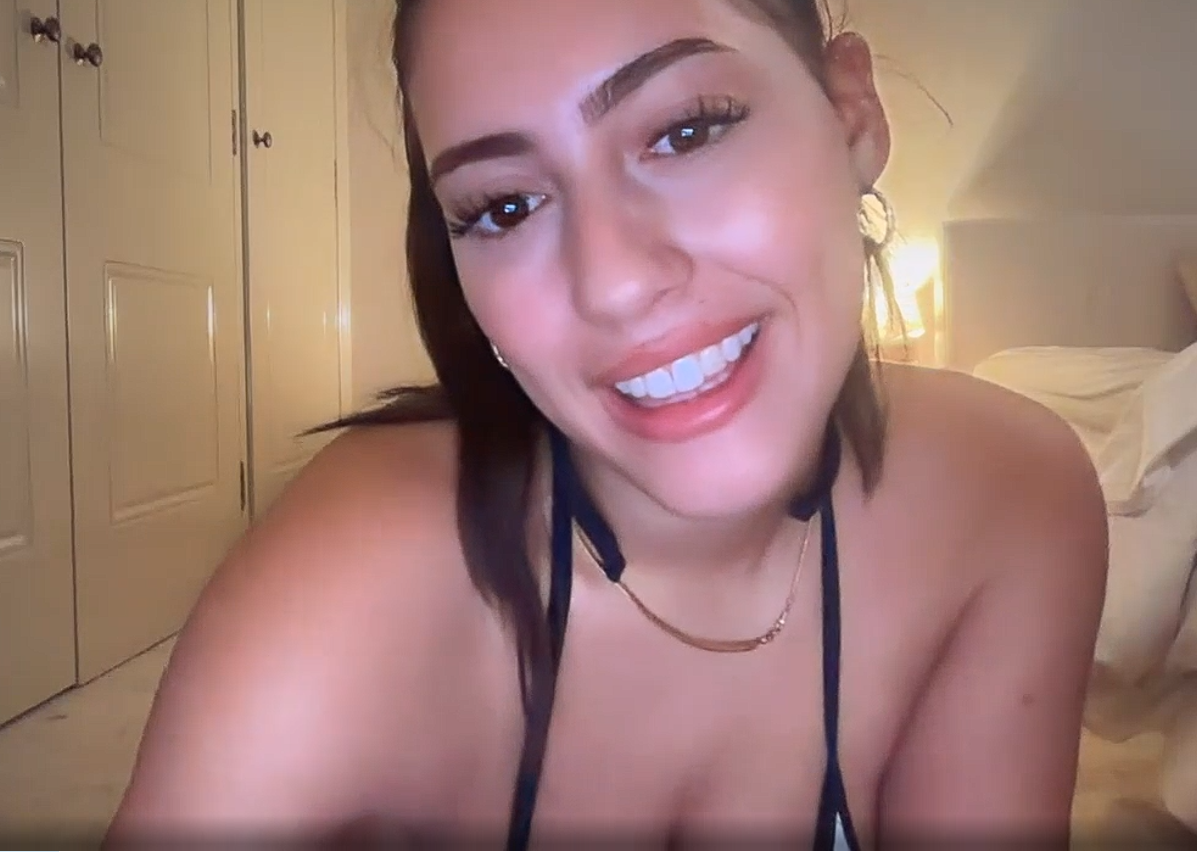 Featured Cam Slut: The Perfect Flawless Mom - SickJunk.com