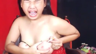 Asian Teen Goes The Extra Mile For Cam Cash
